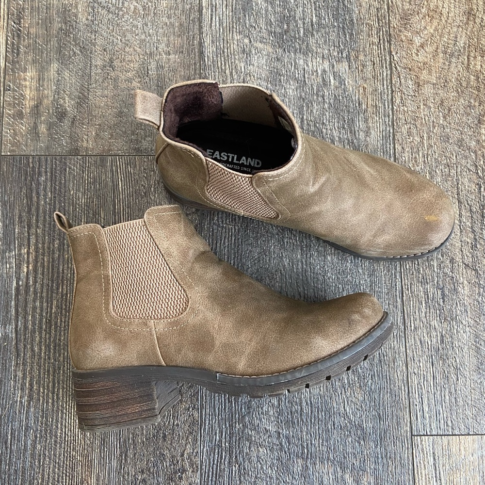 Eastland Brown Ankle Boots Sleek Chelsea Design